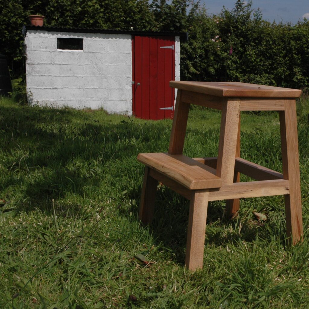 Hwylus Step Stool - Elm & Oak